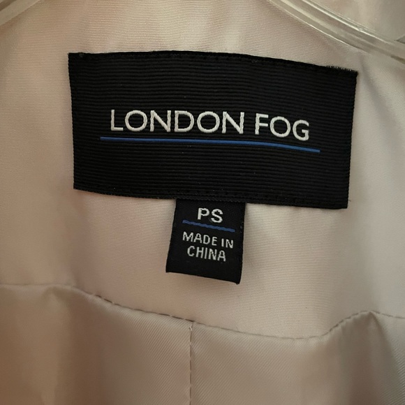 London Fog Raincoat, Cream, Size Petite Small. - Picture 5 of 5